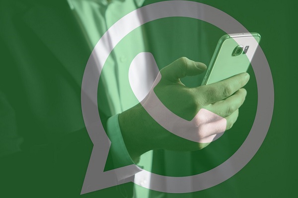 WhatsApp: il trucco per leggere i messaggi senza toccare lo schermo e le novità in arrivo